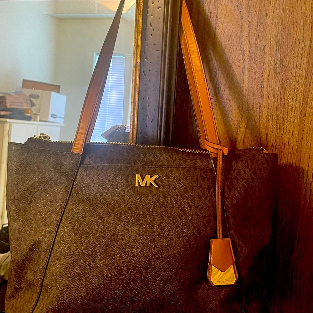 Michael Kors brown leather jet set bag!